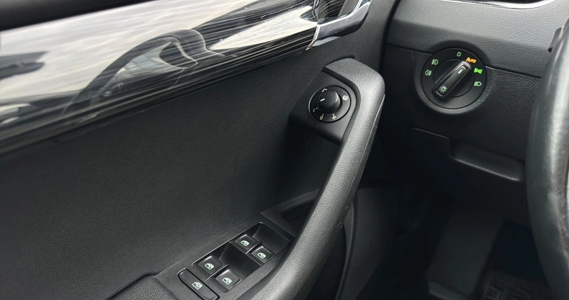 Skoda Octavia cena 72900 przebieg: 117269, rok produkcji 2019 z Łomianki małe 352
